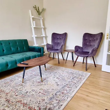 Canal View 3 Bed Flat - Little Venice!